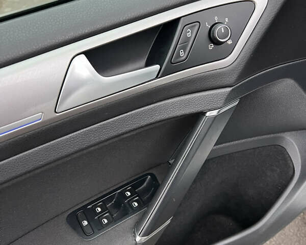 Белый Фольксваген e-Golf, объемом двигателя 0 л и пробегом 126 тыс. км за 8550 $, фото 15 на Automoto.ua