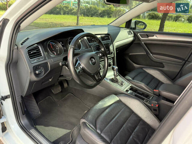 Белый Фольксваген e-Golf, объемом двигателя 0 л и пробегом 95 тыс. км за 9500 $, фото 30 на Automoto.ua