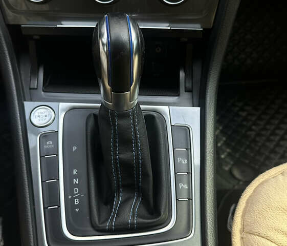 Белый Фольксваген e-Golf, объемом двигателя 0 л и пробегом 112 тыс. км за 9499 $, фото 9 на Automoto.ua