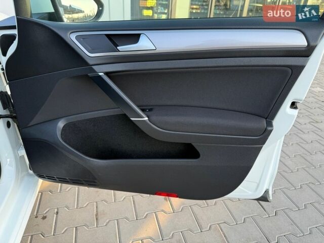 Білий Фольксваген e-Golf, об'ємом двигуна 0 л та пробігом 97 тис. км за 8500 $, фото 39 на Automoto.ua