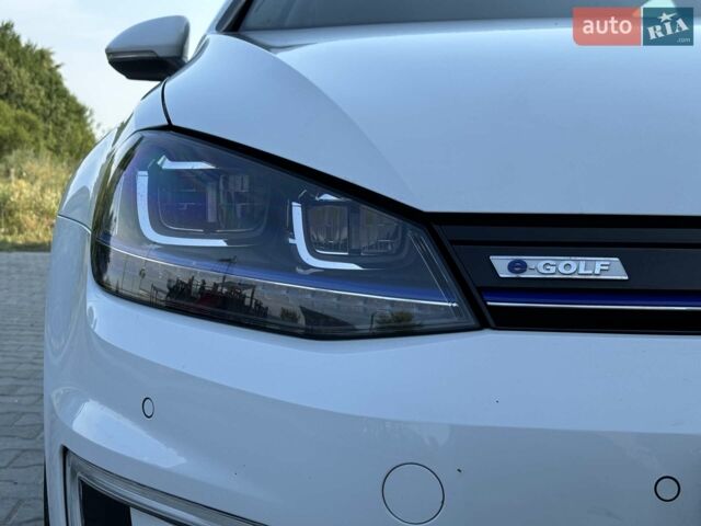 Белый Фольксваген e-Golf, объемом двигателя 0 л и пробегом 96 тыс. км за 8499 $, фото 6 на Automoto.ua