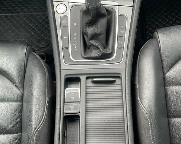 Белый Фольксваген e-Golf, объемом двигателя 0 л и пробегом 92 тыс. км за 9500 $, фото 43 на Automoto.ua