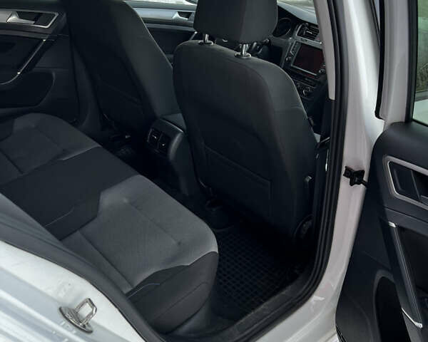 Белый Фольксваген e-Golf, объемом двигателя 0 л и пробегом 120 тыс. км за 7800 $, фото 21 на Automoto.ua