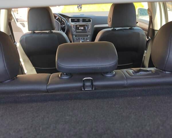 Белый Фольксваген e-Golf, объемом двигателя 0 л и пробегом 78 тыс. км за 10000 $, фото 22 на Automoto.ua