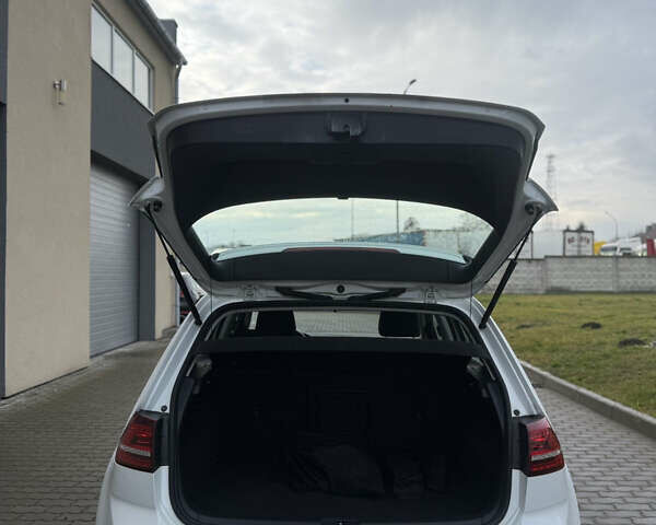 Белый Фольксваген e-Golf, объемом двигателя 0 л и пробегом 68 тыс. км за 6600 $, фото 6 на Automoto.ua