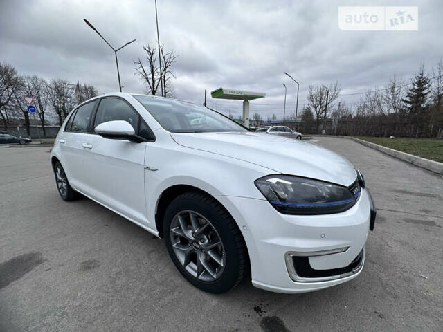 Белый Фольксваген e-Golf, объемом двигателя 0 л и пробегом 128 тыс. км за 11900 $, фото 7 на Automoto.ua