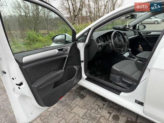 Белый Фольксваген e-Golf, объемом двигателя 0 л и пробегом 99 тыс. км за 8450 $, фото 11 на Automoto.ua