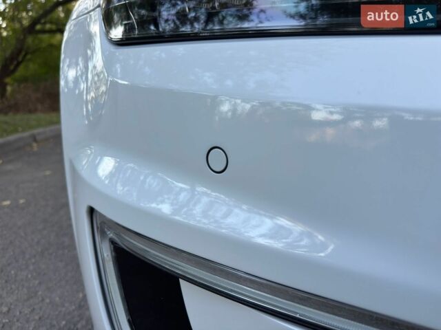 Белый Фольксваген e-Golf, объемом двигателя 0 л и пробегом 126 тыс. км за 8000 $, фото 47 на Automoto.ua