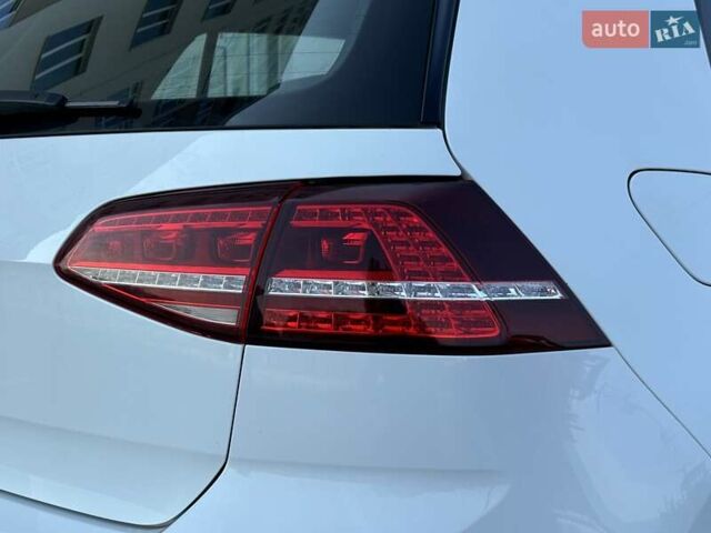 Білий Фольксваген e-Golf, об'ємом двигуна 0 л та пробігом 96 тис. км за 8755 $, фото 7 на Automoto.ua