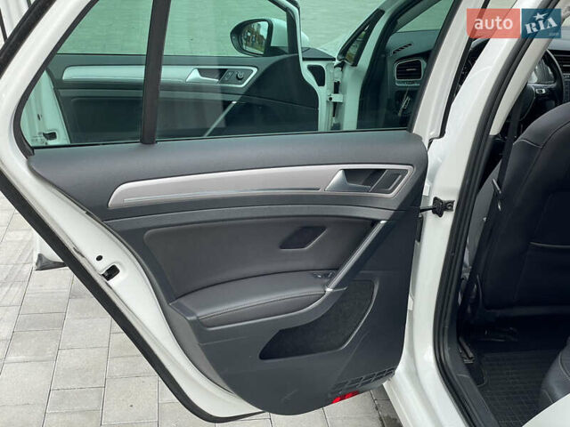 Белый Фольксваген e-Golf, объемом двигателя 0 л и пробегом 154 тыс. км за 9200 $, фото 19 на Automoto.ua
