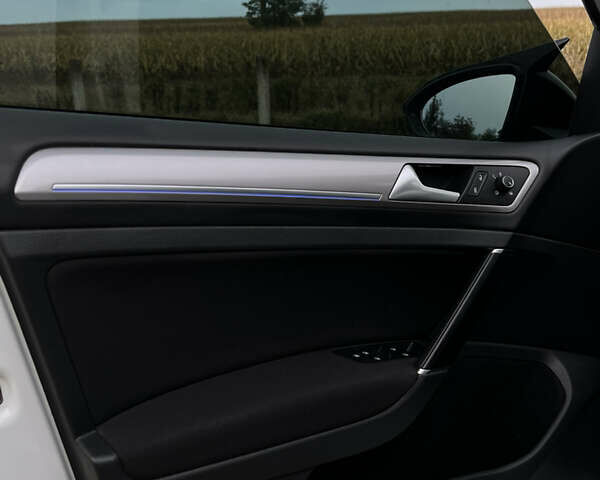 Білий Фольксваген e-Golf, об'ємом двигуна 0 л та пробігом 116 тис. км за 7700 $, фото 8 на Automoto.ua