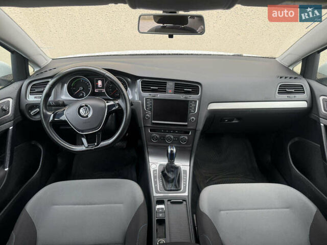 Белый Фольксваген e-Golf, объемом двигателя 0 л и пробегом 68 тыс. км за 6600 $, фото 21 на Automoto.ua