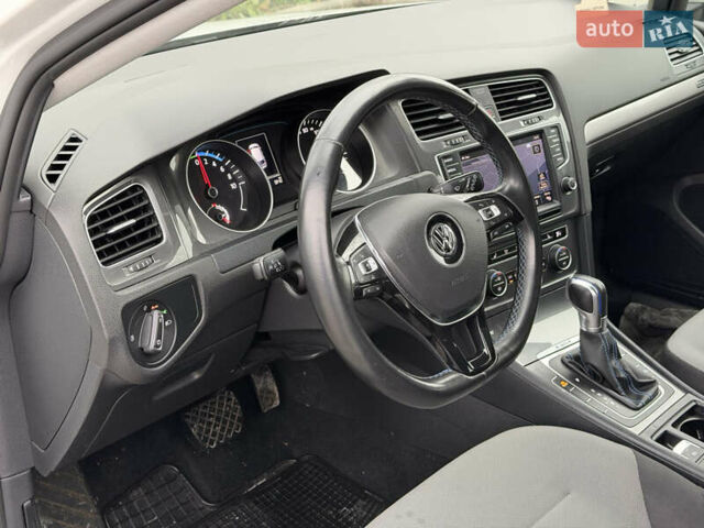 Белый Фольксваген e-Golf, объемом двигателя 0 л и пробегом 99 тыс. км за 8450 $, фото 13 на Automoto.ua