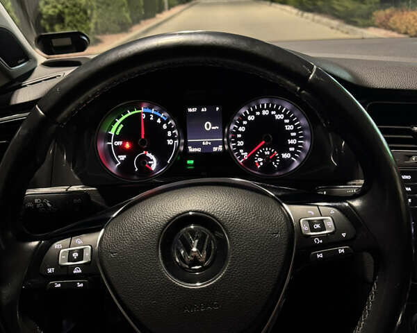 Белый Фольксваген e-Golf, объемом двигателя 0 л и пробегом 169 тыс. км за 8400 $, фото 27 на Automoto.ua
