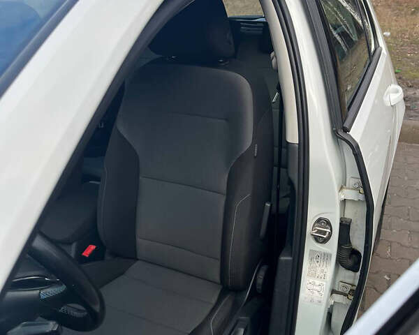 Белый Фольксваген e-Golf, объемом двигателя 0 л и пробегом 114 тыс. км за 9800 $, фото 18 на Automoto.ua