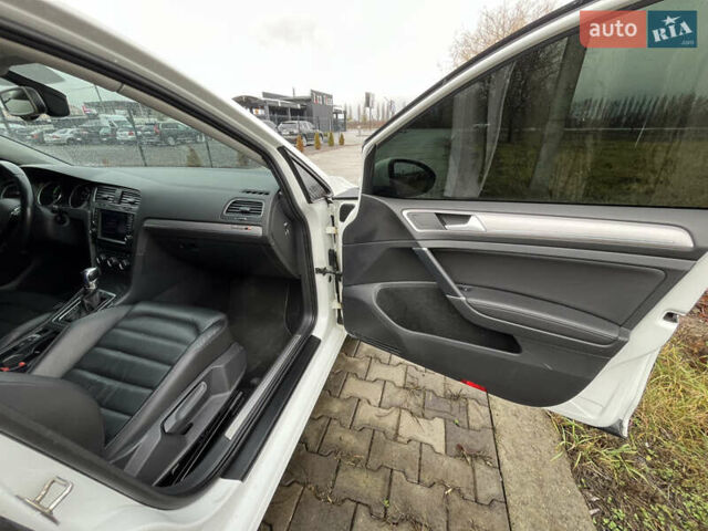 Белый Фольксваген e-Golf, объемом двигателя 0 л и пробегом 104 тыс. км за 9000 $, фото 21 на Automoto.ua