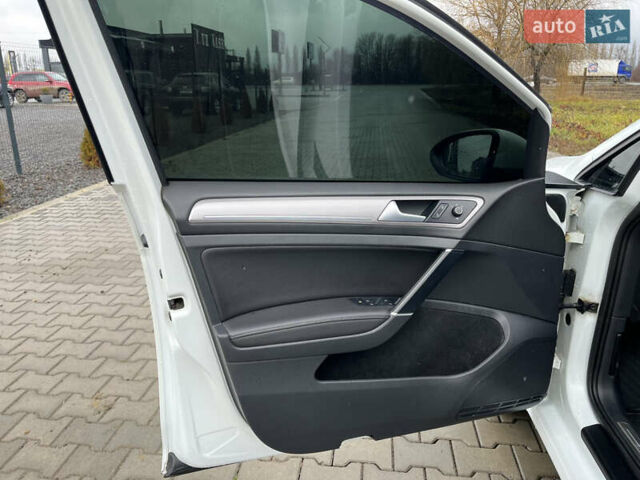Белый Фольксваген e-Golf, объемом двигателя 0 л и пробегом 104 тыс. км за 9000 $, фото 12 на Automoto.ua