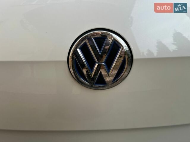 Белый Фольксваген e-Golf, объемом двигателя 0 л и пробегом 131 тыс. км за 8999 $, фото 93 на Automoto.ua