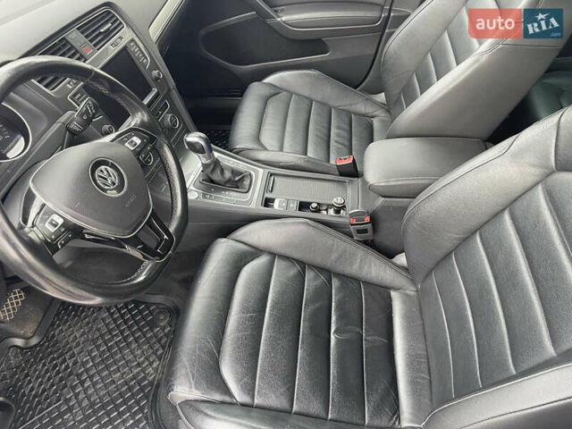 Белый Фольксваген e-Golf, объемом двигателя 0 л и пробегом 92 тыс. км за 9500 $, фото 25 на Automoto.ua