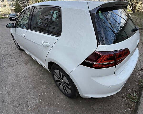 Белый Фольксваген e-Golf, объемом двигателя 0 л и пробегом 83 тыс. км за 10500 $, фото 3 на Automoto.ua