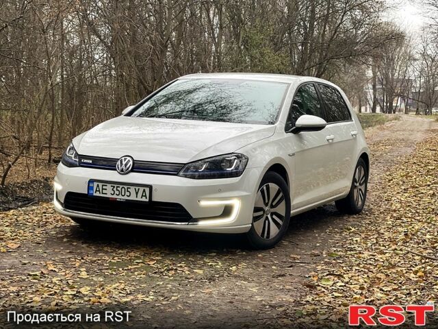 Белый Фольксваген e-Golf, объемом двигателя 0 л и пробегом 125 тыс. км за 13200 $, фото 8 на Automoto.ua