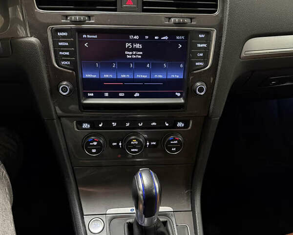 Белый Фольксваген e-Golf, объемом двигателя 0 л и пробегом 64 тыс. км за 8900 $, фото 14 на Automoto.ua