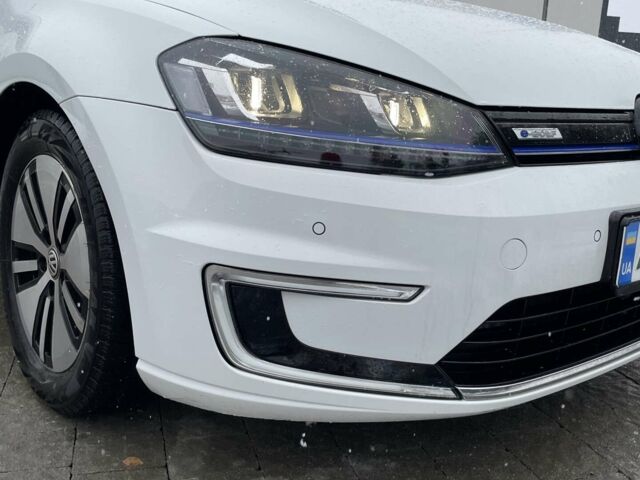 Білий Фольксваген e-Golf, об'ємом двигуна 0 л та пробігом 106 тис. км за 9800 $, фото 10 на Automoto.ua