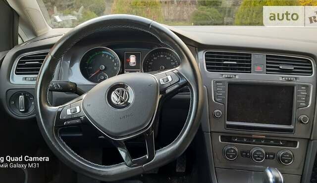 Белый Фольксваген e-Golf, объемом двигателя 0 л и пробегом 107 тыс. км за 8800 $, фото 11 на Automoto.ua