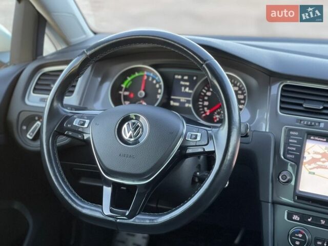 Белый Фольксваген e-Golf, объемом двигателя 0 л и пробегом 171 тыс. км за 7300 $, фото 31 на Automoto.ua