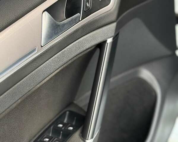 Белый Фольксваген e-Golf, объемом двигателя 0 л и пробегом 169 тыс. км за 8600 $, фото 13 на Automoto.ua