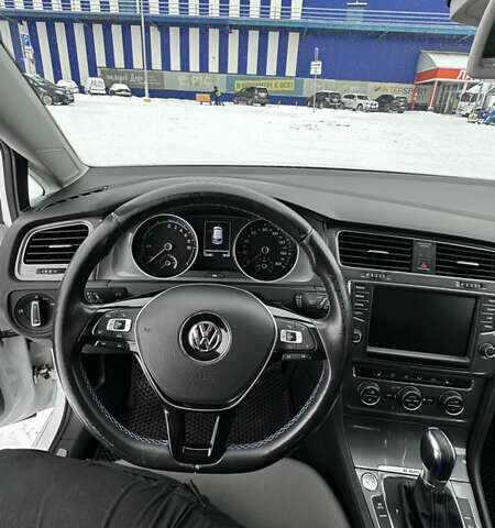 Белый Фольксваген e-Golf, объемом двигателя 0 л и пробегом 132 тыс. км за 8399 $, фото 10 на Automoto.ua