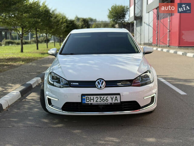 Белый Фольксваген e-Golf, объемом двигателя 0 л и пробегом 95 тыс. км за 9500 $, фото 13 на Automoto.ua
