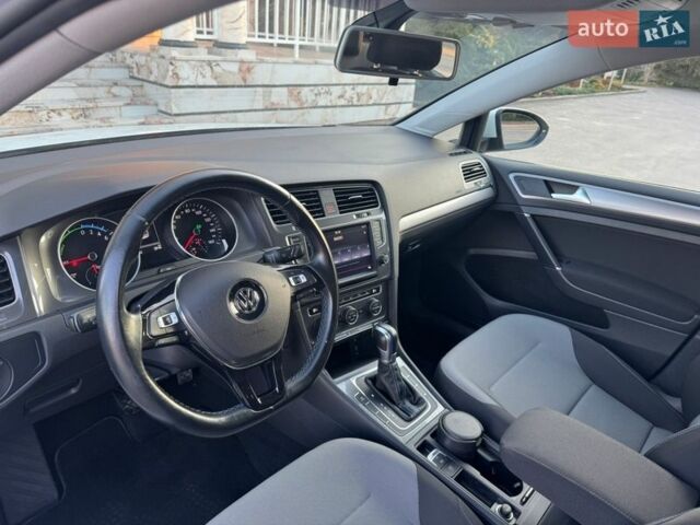Белый Фольксваген e-Golf, объемом двигателя 0 л и пробегом 98 тыс. км за 8550 $, фото 43 на Automoto.ua