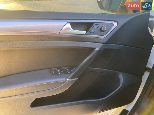 Білий Фольксваген e-Golf, об'ємом двигуна 0 л та пробігом 120 тис. км за 9000 $, фото 10 на Automoto.ua