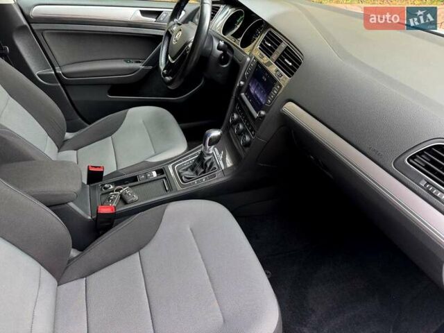 Белый Фольксваген e-Golf, объемом двигателя 0 л и пробегом 121 тыс. км за 8500 $, фото 20 на Automoto.ua