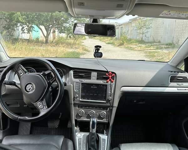 Белый Фольксваген e-Golf, объемом двигателя 0 л и пробегом 118 тыс. км за 10500 $, фото 11 на Automoto.ua