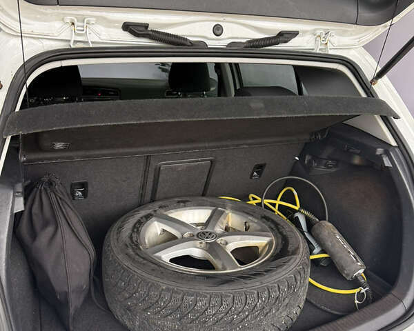 Білий Фольксваген e-Golf, об'ємом двигуна 0 л та пробігом 103 тис. км за 8499 $, фото 25 на Automoto.ua