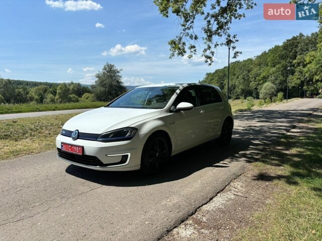 Белый Фольксваген e-Golf, объемом двигателя 0 л и пробегом 138 тыс. км за 7999 $, фото 1 на Automoto.ua
