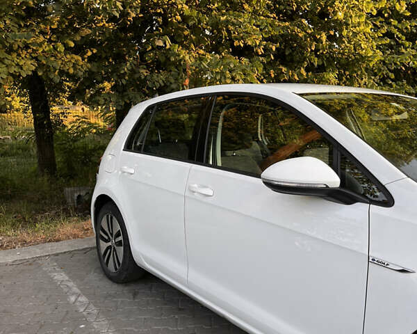 Белый Фольксваген e-Golf, объемом двигателя 0 л и пробегом 151 тыс. км за 8100 $, фото 9 на Automoto.ua
