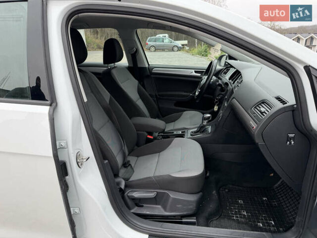 Белый Фольксваген e-Golf, объемом двигателя 0 л и пробегом 99 тыс. км за 8450 $, фото 19 на Automoto.ua