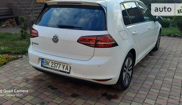 Белый Фольксваген e-Golf, объемом двигателя 0 л и пробегом 107 тыс. км за 8800 $, фото 36 на Automoto.ua