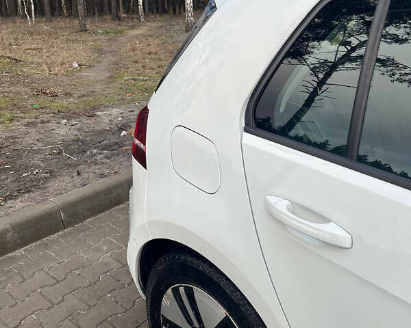 Белый Фольксваген e-Golf, объемом двигателя 0 л и пробегом 114 тыс. км за 9800 $, фото 24 на Automoto.ua