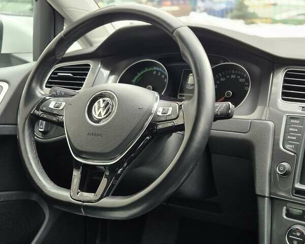Білий Фольксваген e-Golf, об'ємом двигуна 0 л та пробігом 162 тис. км за 9499 $, фото 8 на Automoto.ua
