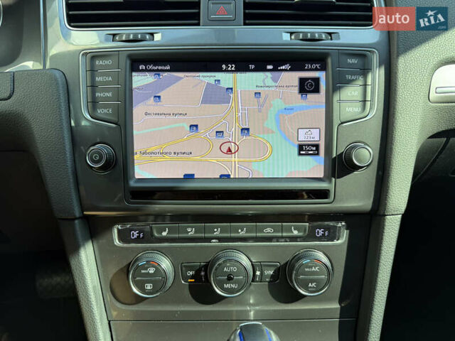 Белый Фольксваген e-Golf, объемом двигателя 0 л и пробегом 95 тыс. км за 9500 $, фото 43 на Automoto.ua