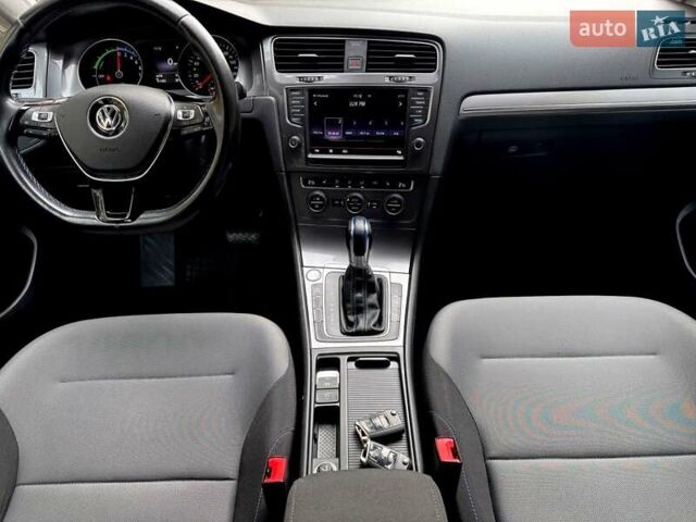 Белый Фольксваген e-Golf, объемом двигателя 0 л и пробегом 121 тыс. км за 8500 $, фото 16 на Automoto.ua