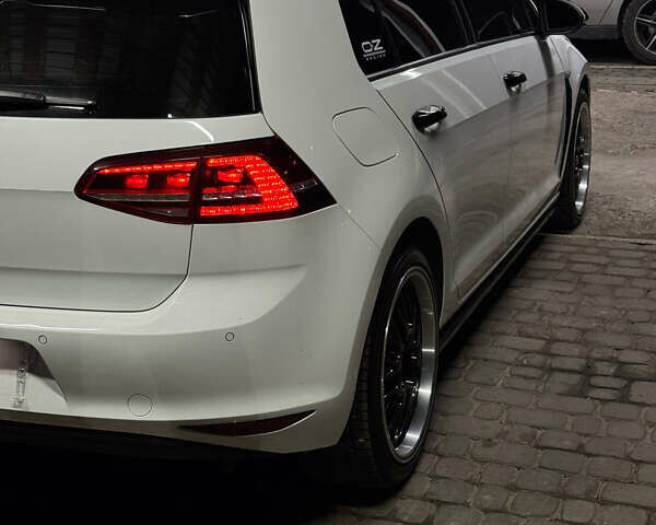 Белый Фольксваген e-Golf, объемом двигателя 0 л и пробегом 134 тыс. км за 8999 $, фото 14 на Automoto.ua