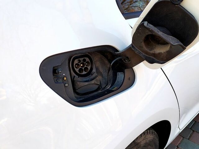 Білий Фольксваген e-Golf, об'ємом двигуна 0 л та пробігом 108 тис. км за 10000 $, фото 9 на Automoto.ua