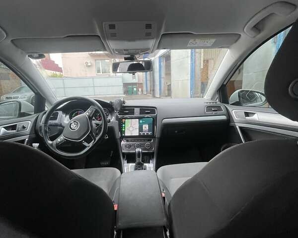 Белый Фольксваген e-Golf, объемом двигателя 0 л и пробегом 205 тыс. км за 8700 $, фото 2 на Automoto.ua