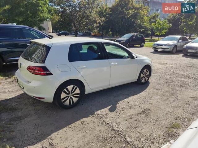 Белый Фольксваген e-Golf, объемом двигателя 0 л и пробегом 142 тыс. км за 9700 $, фото 9 на Automoto.ua