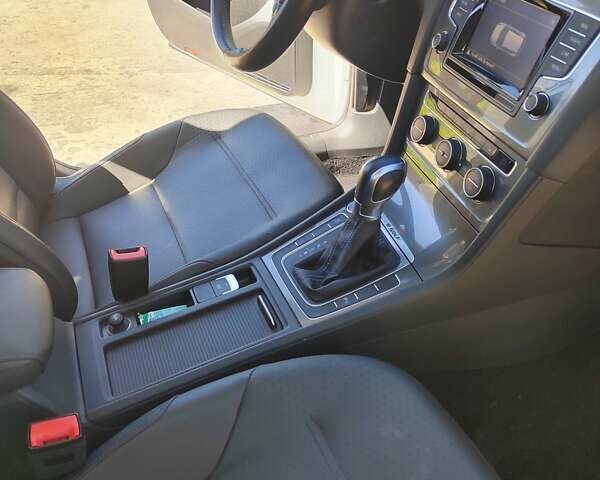 Белый Фольксваген e-Golf, объемом двигателя 0 л и пробегом 78 тыс. км за 10000 $, фото 24 на Automoto.ua